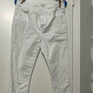 St. John’s Bay white skinny leg cropped jeans size 10